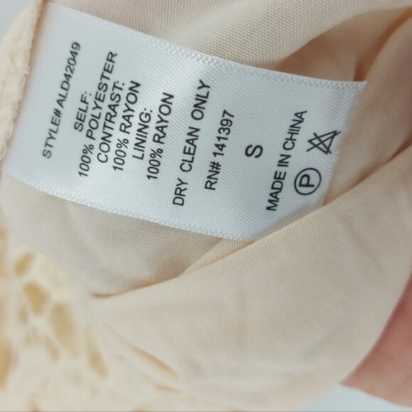 ASTR the label Womens Sleeveless Lace Fit Flare Midi Dress - Picture 9 of 9